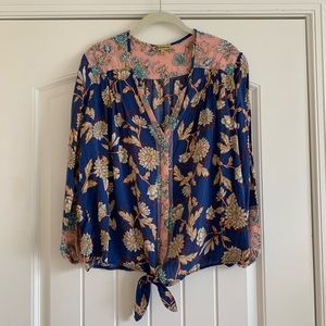 Democracy blouse. Size large. Great condition.